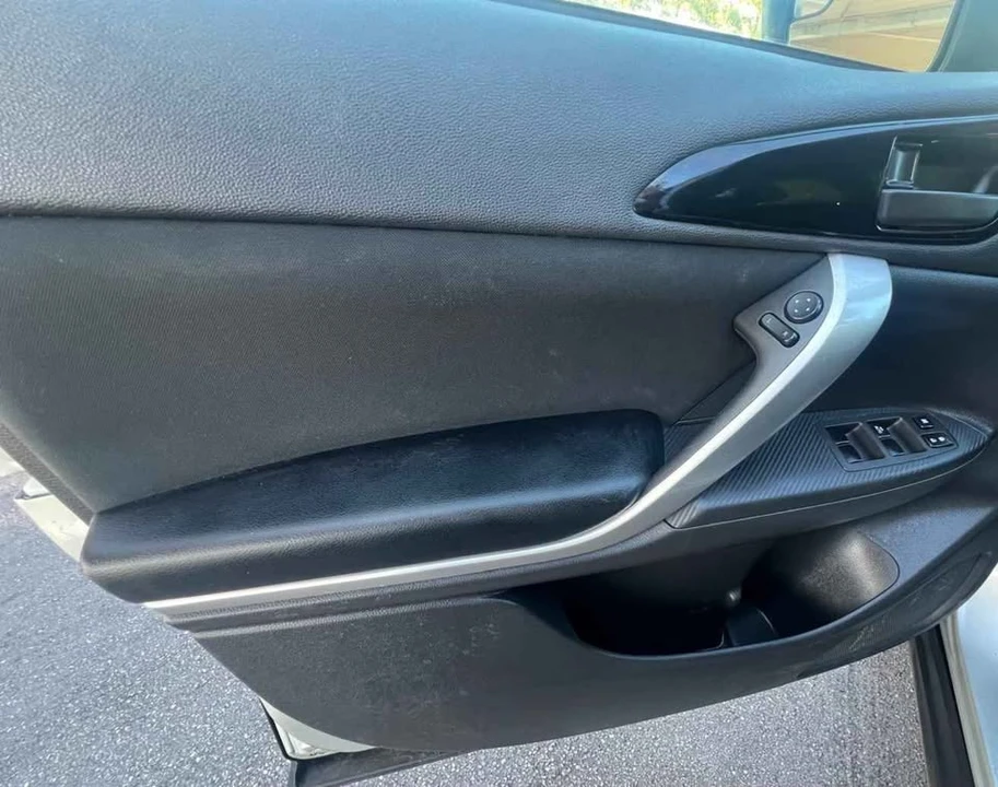 2020 Mitsubishi Eclipse Cross - Image 10 of 16