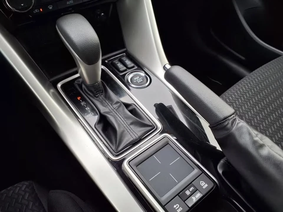 2020 Mitsubishi Eclipse Cross - Image 8 of 10