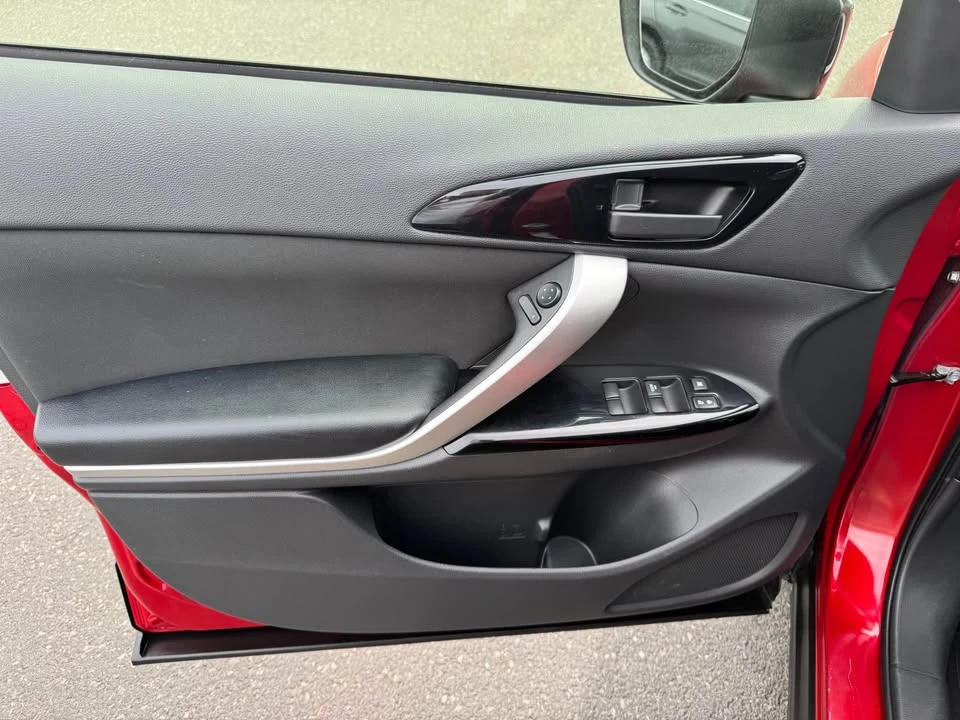 2020 Mitsubishi Eclipse Cross - Image 9 of 18