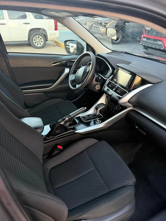 2020 Mitsubishi Eclipse Cross - Image 4 of 7
