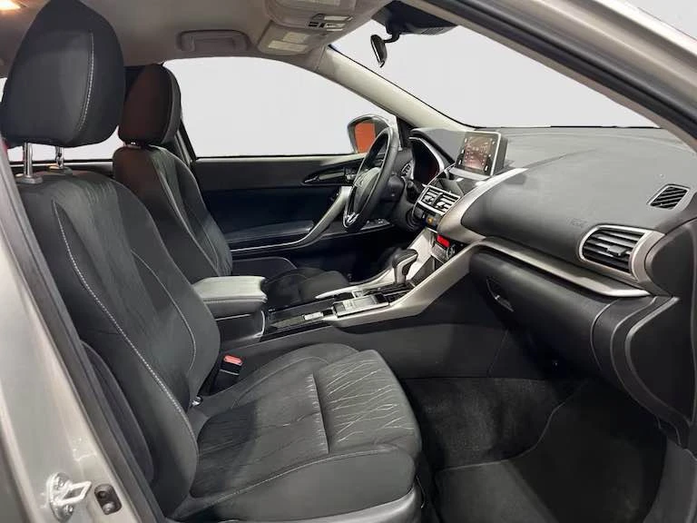 2020 Mitsubishi Eclipse Cross - Image 11 of 17