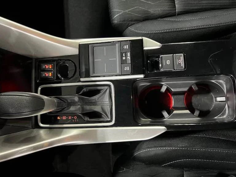 2020 Mitsubishi Eclipse Cross - Image 12 of 17