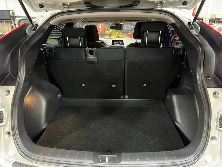 2020 Mitsubishi Eclipse Cross - Image 16 of 17