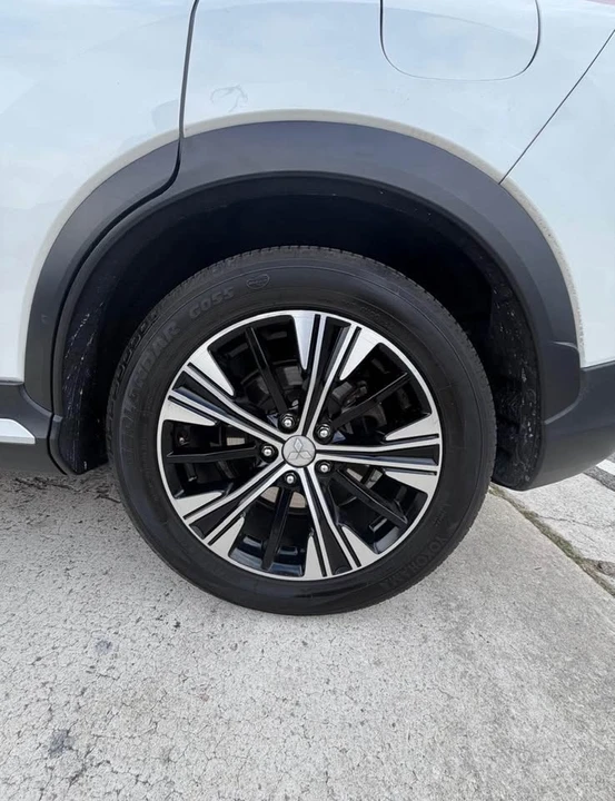 2020 Mitsubishi Eclipse Cross - Image 2 of 7