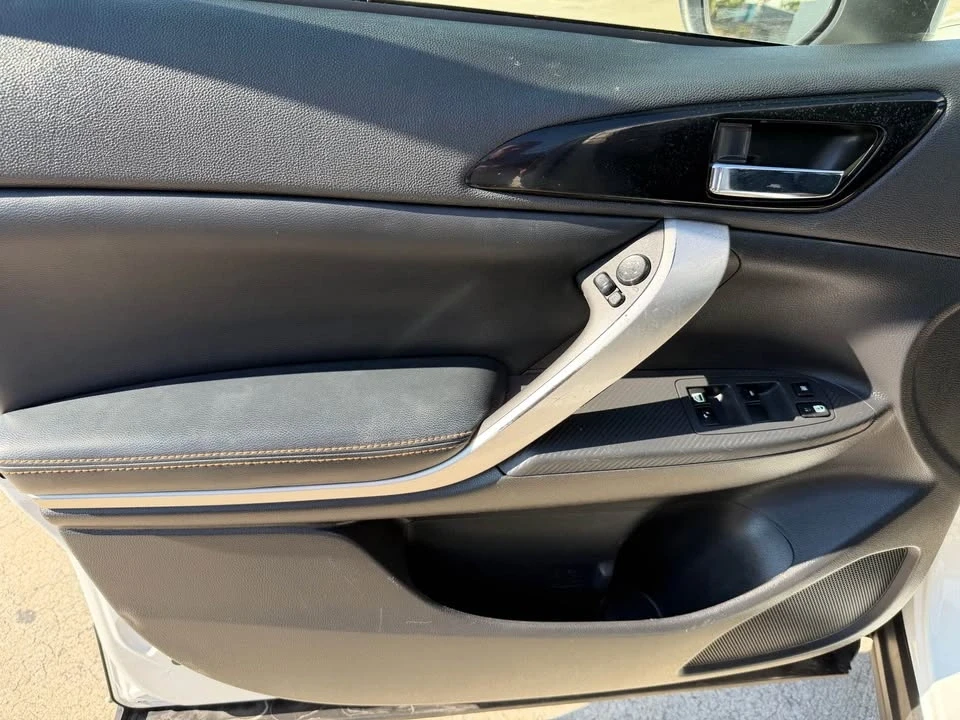 2020 Mitsubishi Eclipse Cross - Image 10 of 15