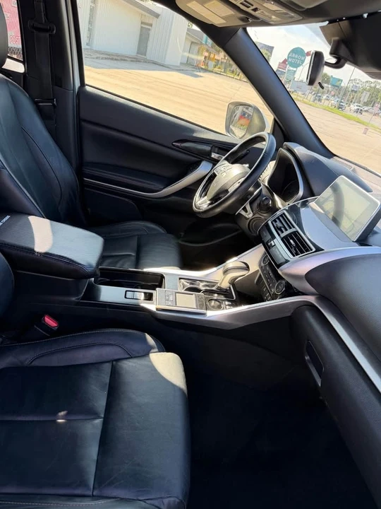 2020 Mitsubishi Eclipse Cross - Image 5 of 15