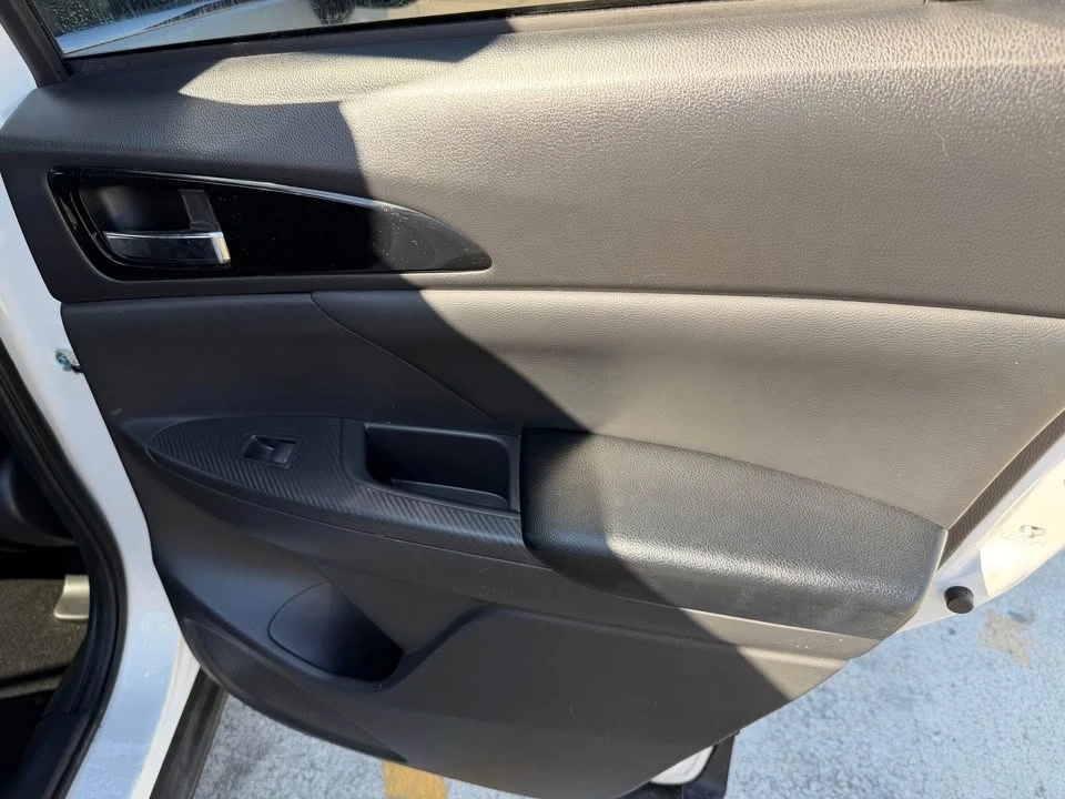 2020 Mitsubishi Eclipse Cross - Image 8 of 15