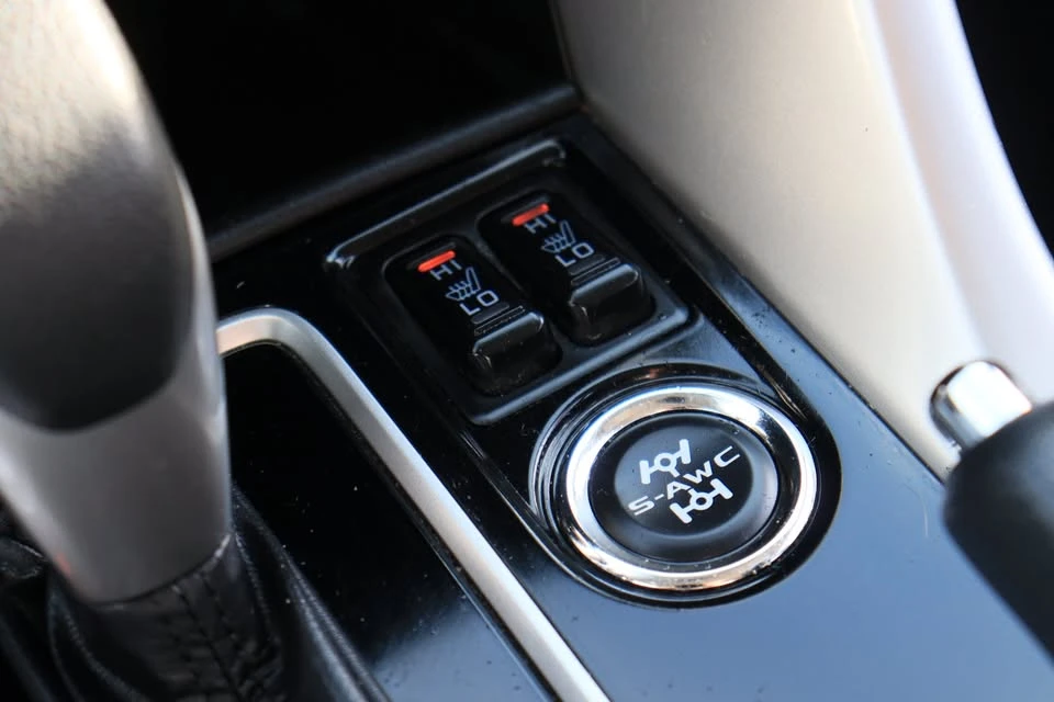 2020 Mitsubishi Eclipse Cross - Image 16 of 20