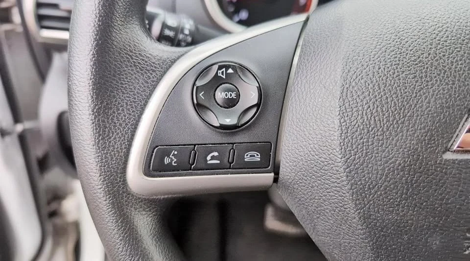 2020 Mitsubishi Eclipse Cross - Image 9 of 17