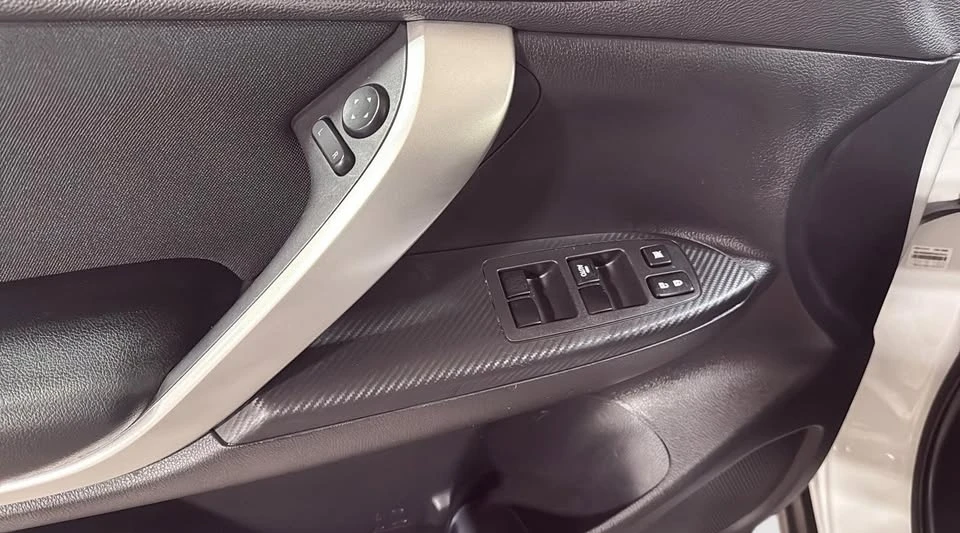 2020 Mitsubishi Eclipse Cross - Image 9 of 18