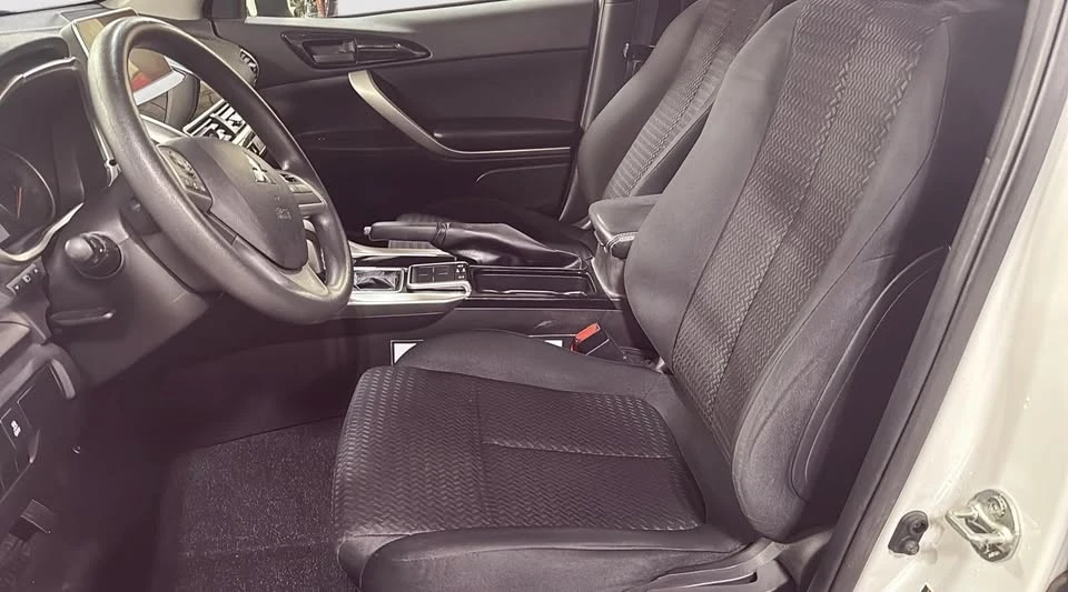 2020 Mitsubishi Eclipse Cross - Image 7 of 18
