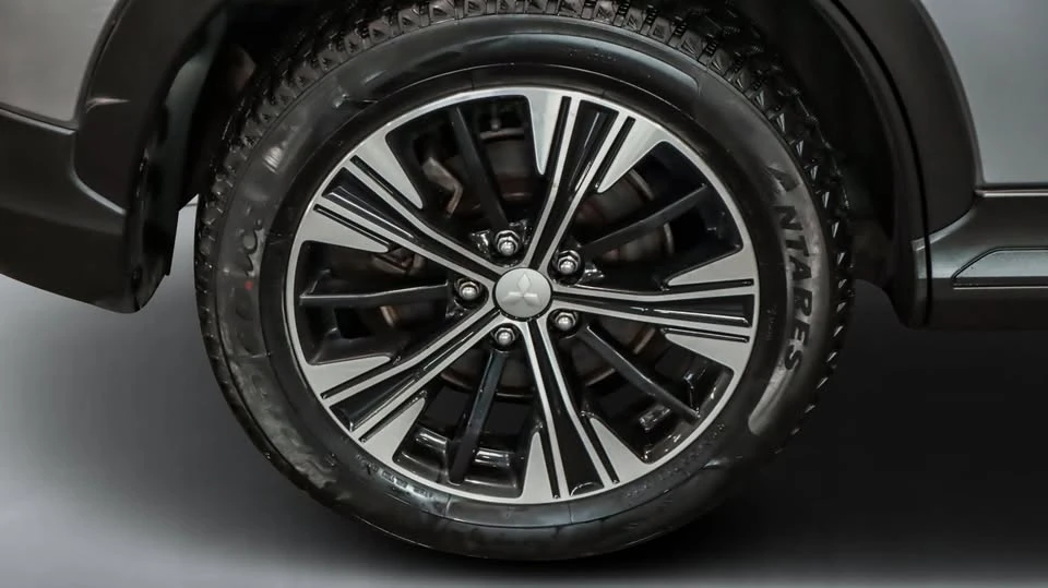 2020 Mitsubishi Eclipse Cross - Image 6 of 9
