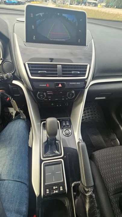 2020 Mitsubishi Eclipse Cross - Image 9 of 17