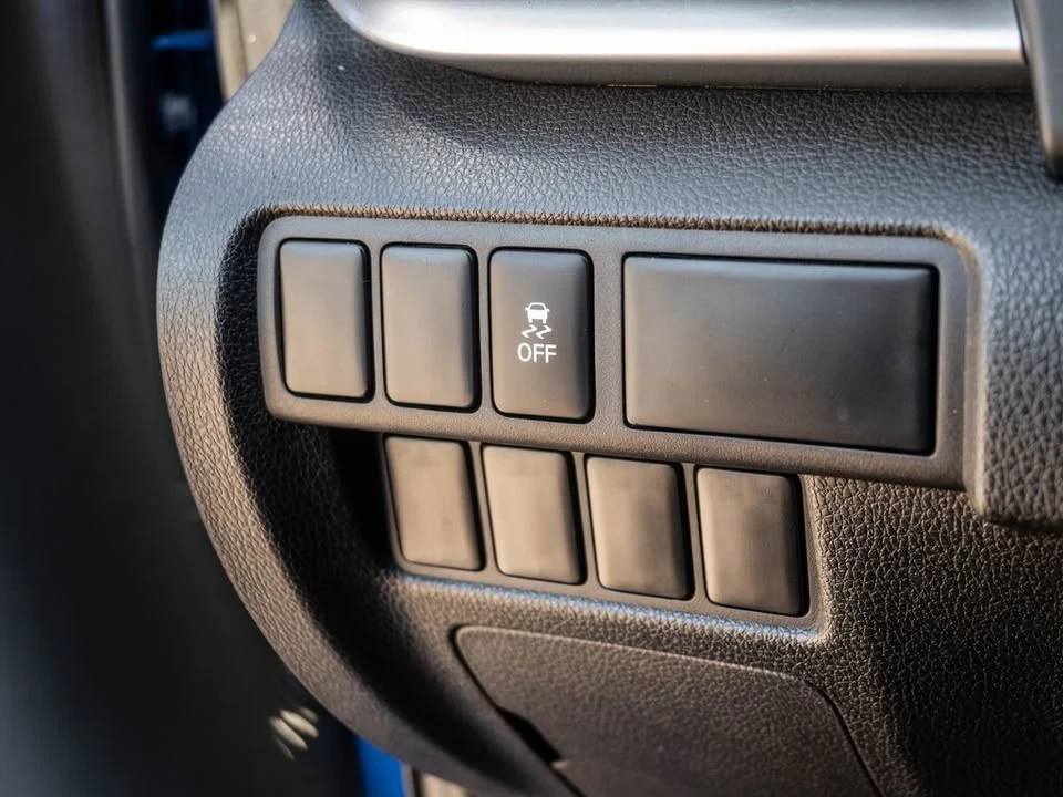 2020 Mitsubishi Eclipse Cross - Image 17 of 19