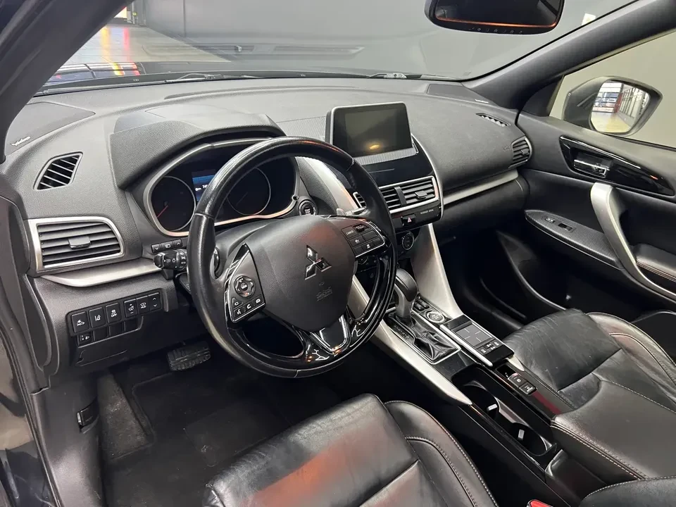 2020 Mitsubishi Eclipse Cross - Image 13 of 17