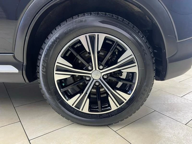 2020 Mitsubishi Eclipse Cross - Image 9 of 17