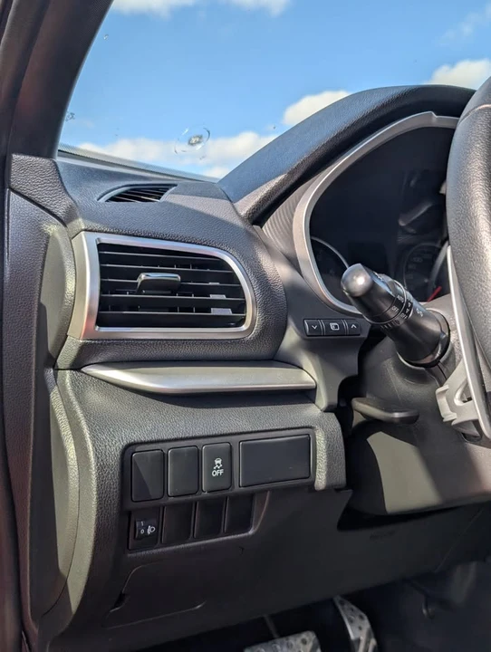 2020 Mitsubishi Eclipse Cross - Image 9 of 19