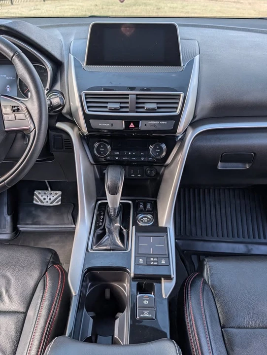 2020 Mitsubishi Eclipse Cross - Image 10 of 19