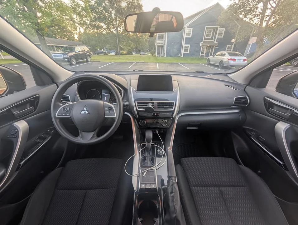 2020 Mitsubishi Eclipse Cross - Image 11 of 14