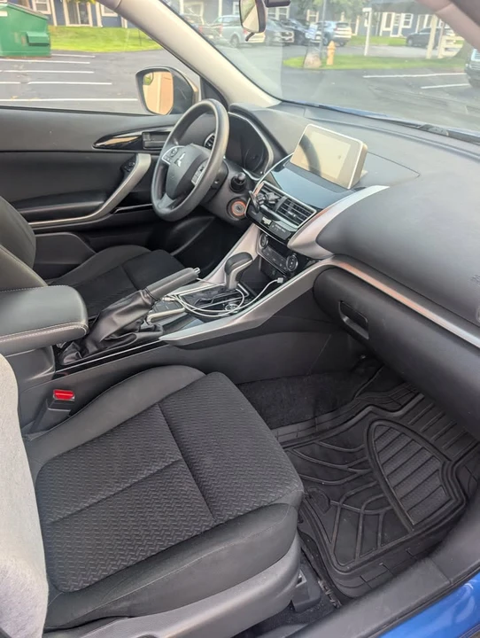 2020 Mitsubishi Eclipse Cross - Image 9 of 14
