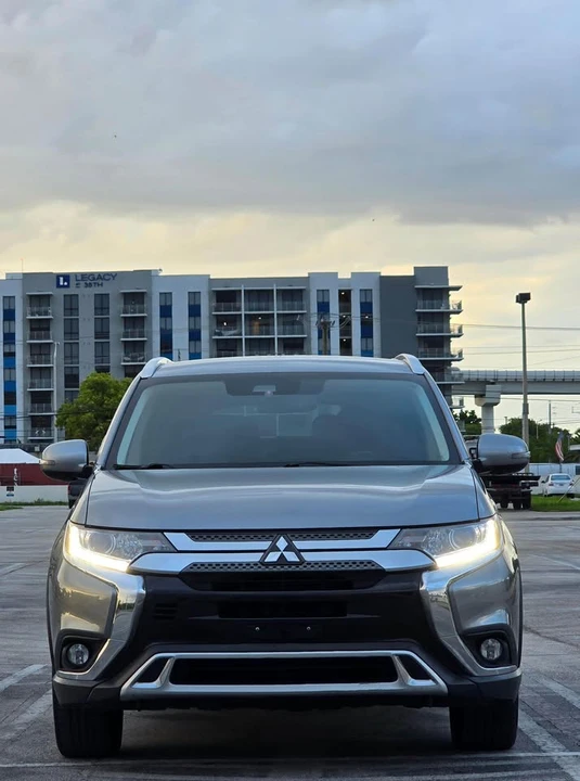 2020 Mitsubishi Outlander - Image 13 of 20