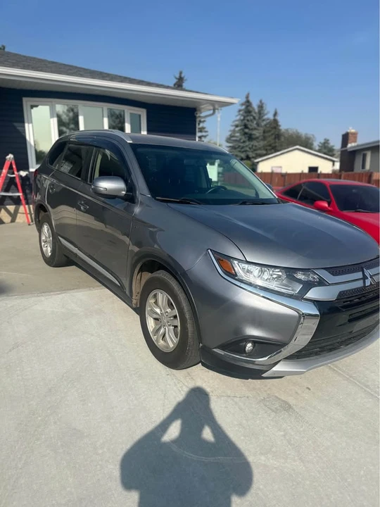 2020 Mitsubishi Outlander - Image 2 of 7