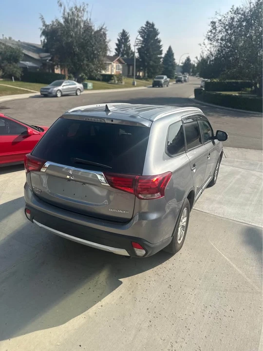 2020 Mitsubishi Outlander - Image 3 of 7