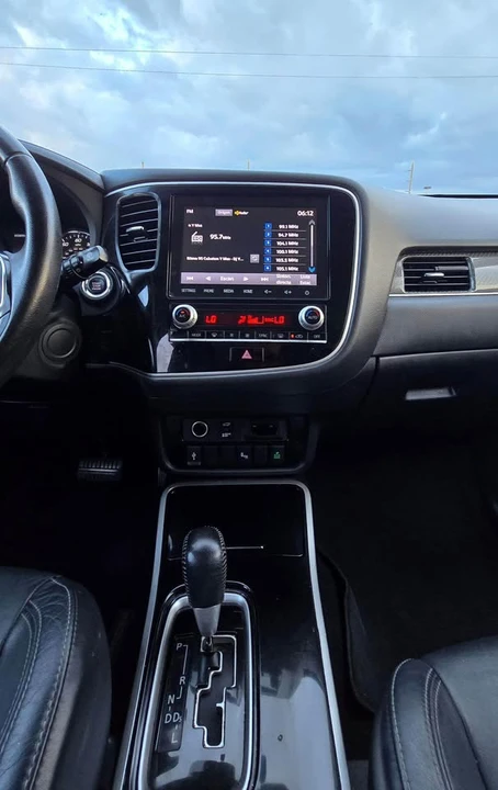 2020 Mitsubishi Outlander - Image 18 of 20