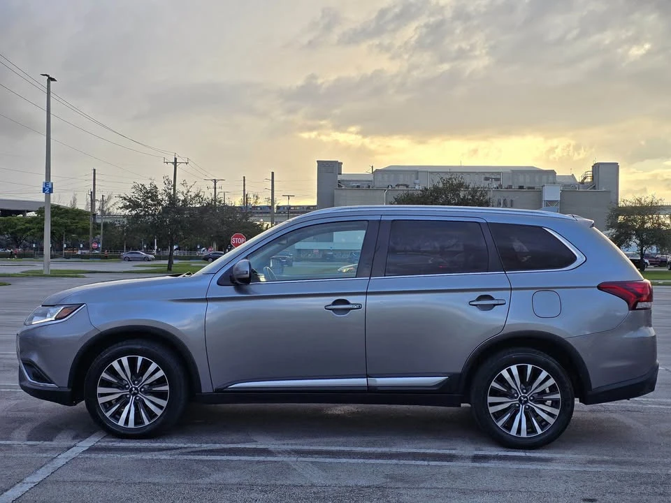 2020 Mitsubishi Outlander - Image 19 of 20