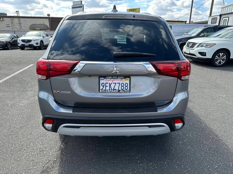 2020 Mitsubishi Outlander - Image 11 of 18