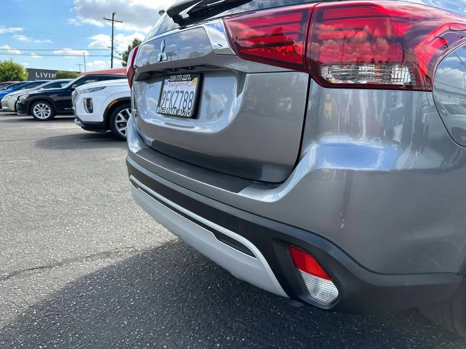 2020 Mitsubishi Outlander - Image 10 of 18