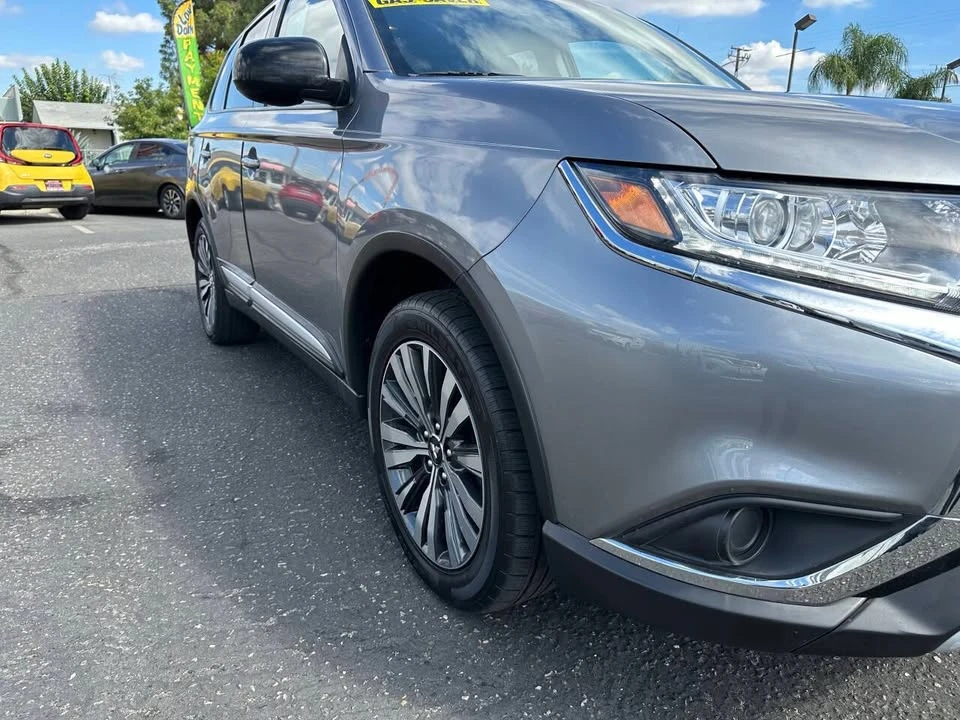 2020 Mitsubishi Outlander - Image 6 of 18