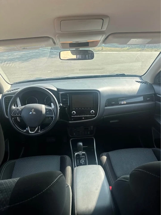 2020 Mitsubishi Outlander - Image 5 of 7