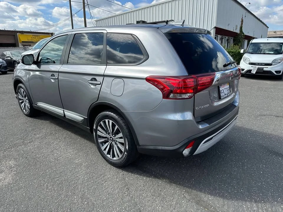 2020 Mitsubishi Outlander - Image 13 of 18