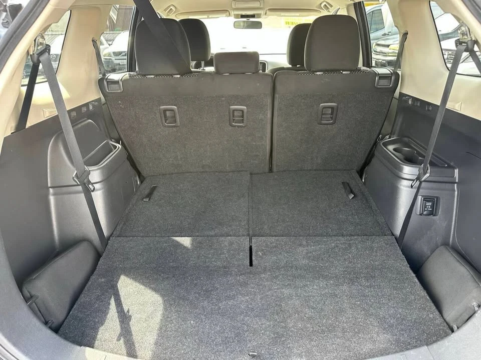 2020 Mitsubishi Outlander - Image 15 of 18