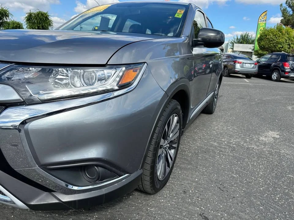 2020 Mitsubishi Outlander - Image 3 of 18