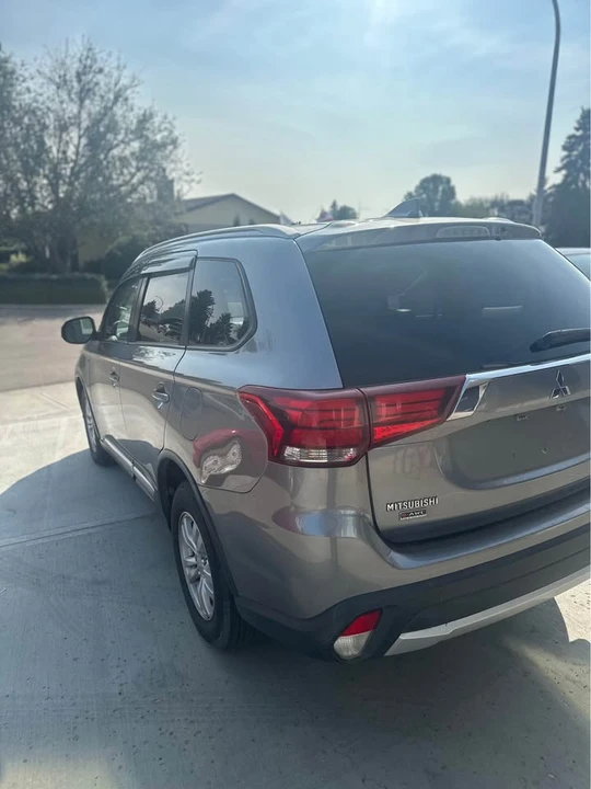 2020 Mitsubishi Outlander - Image 4 of 7