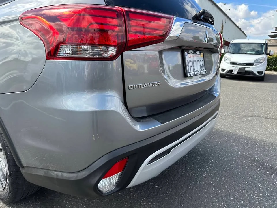 2020 Mitsubishi Outlander - Image 12 of 18