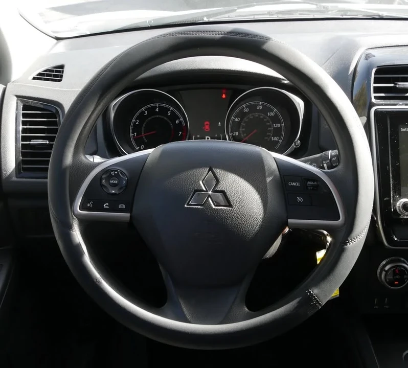 2020 Mitsubishi Outlander - Image 11 of 15