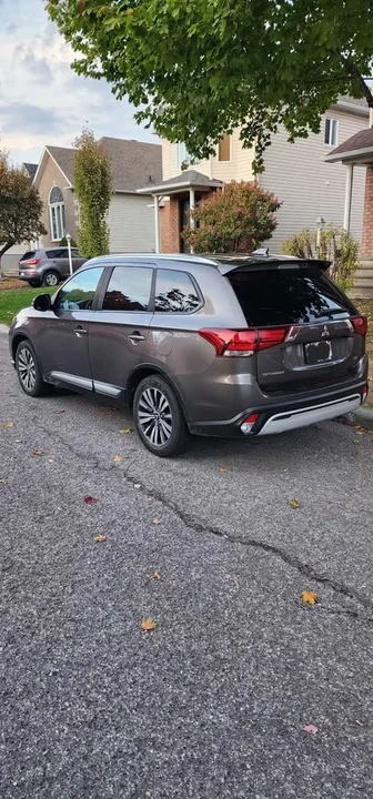 2020 Mitsubishi Outlander - Image 2 of 16