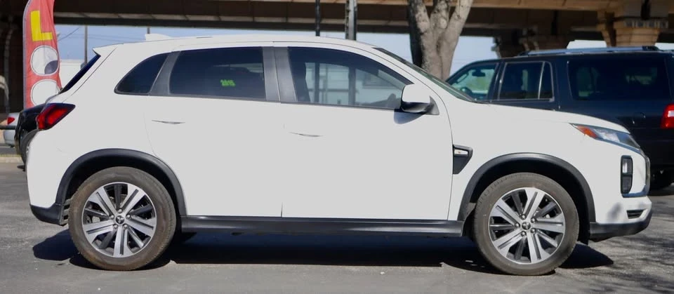 2020 Mitsubishi Outlander - Image 5 of 15
