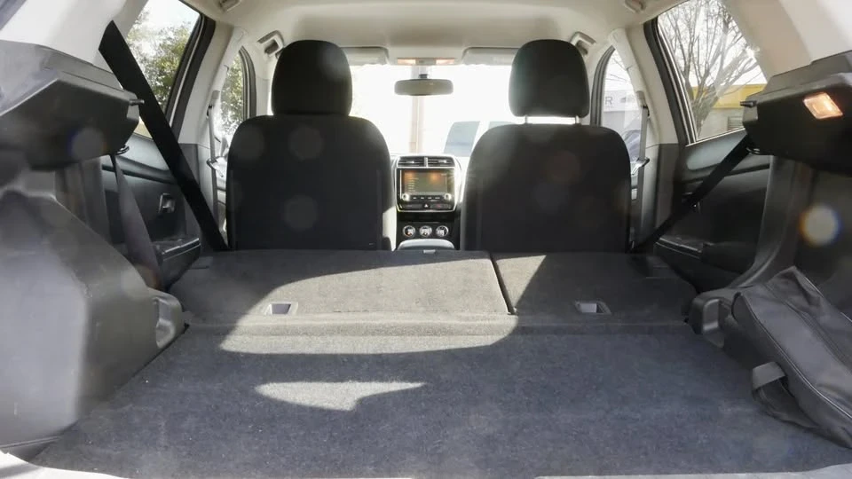 2020 Mitsubishi Outlander - Image 8 of 15
