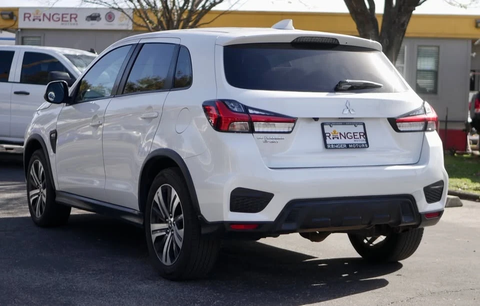 2020 Mitsubishi Outlander - Image 3 of 15