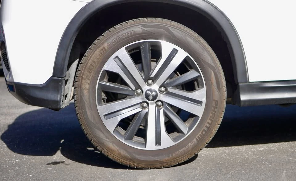 2020 Mitsubishi Outlander - Image 9 of 15