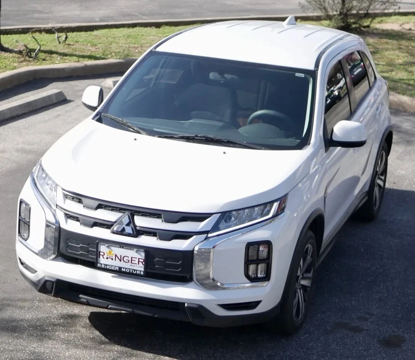 2020 Mitsubishi Outlander - Image 2 of 15