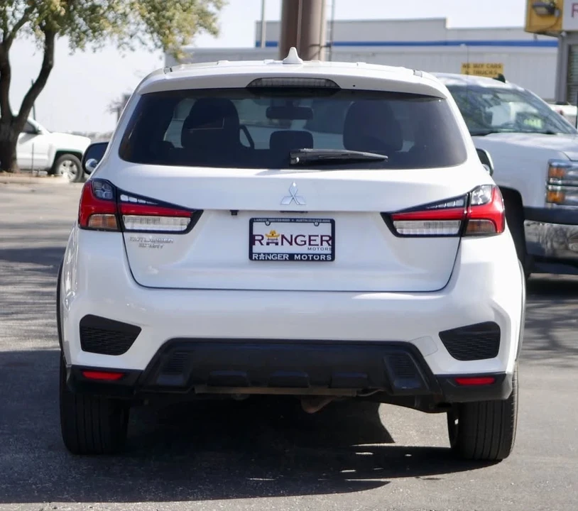 2020 Mitsubishi Outlander - Image 4 of 15