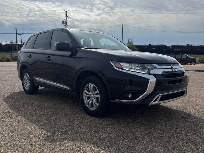 2020 Mitsubishi Outlander - Image 9 of 16