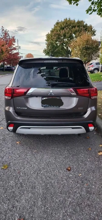2020 Mitsubishi Outlander - Image 3 of 16
