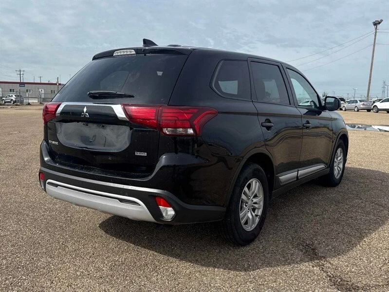 2020 Mitsubishi Outlander - Image 7 of 16