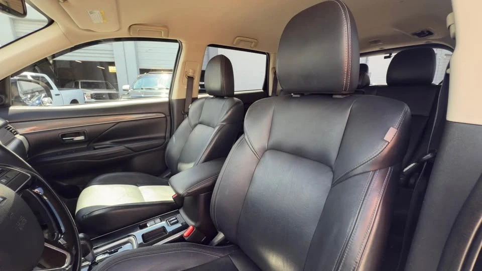 2020 Mitsubishi Outlander - Image 8 of 12